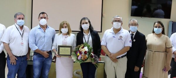 Reconocen la incansable labor social de la Dra.Dolly Valdez, al frente del Hospital Los Ángeles – Diario TNPRESS