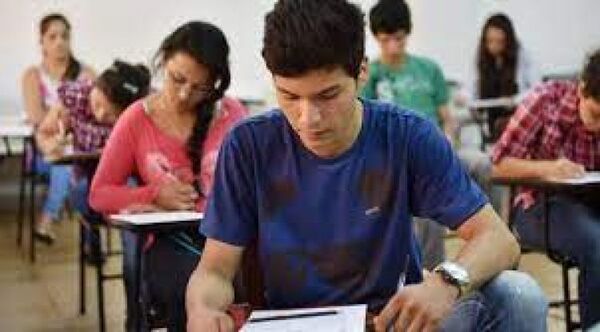 Examen para 3.000 becas de Itaipu: hoy rinden más de 9.600 postulantes