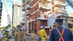 Diario HOY | Cuatro personas derivadas al hospital tras incendio en edificio