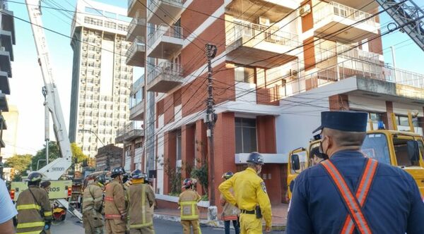 Cuatro personas derivadas al hospital tras incendio en edificio