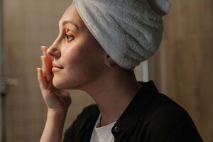 Trucos para reducir las bolsas de los ojos de manera natural
