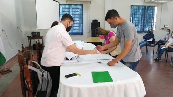 Becarios de la EBY deberán presentar sus proyectos sociales, para seguir accediendo a las becas - Nacionales - ABC Color