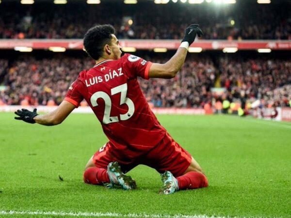 Diario HOY | El Liverpool gana en Brighton con gol de Díaz y pisa los talones al City