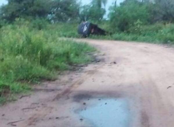 Crónica / Minibús atropello a un poli y lo abandonó