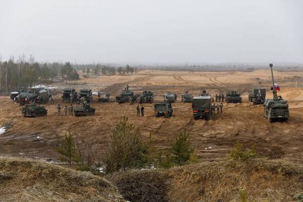 Crónica / OTAN evita confrontación con Rusia para no desatar "tercera guerra mundial"