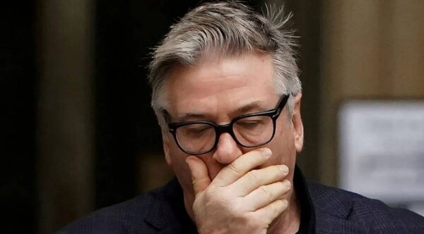 Diario HOY | Alec Baldwin contrató a exfiscal federal para enfrentar demandas por tiroteo mortal (medios)