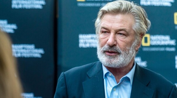 Diario HOY | Tragedia en el set: actor Alec Baldwin niega haber efectuado disparo que mató a mujer