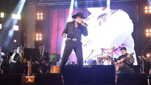Pedro Martínez brilló al estilo country en el Municipal