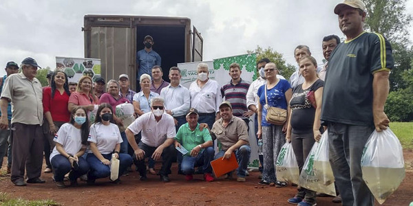 PROGRAMA DEPARTAMENTAL DE PISCICULTURA ENTREGÓ ALEVINES EN EL DISTRITO DE NATALIO - Itapúa Noticias