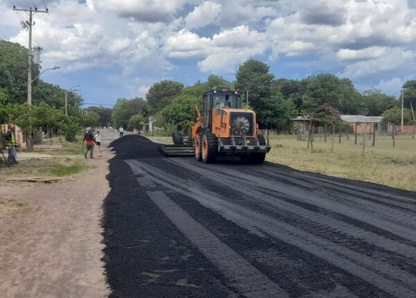 Continúan labores de regularización asfáltica y provisión de agua potable - .::Agencia IP::.
