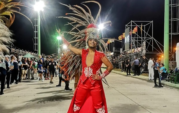El profe Diosnel Valenzuela "sambó" en el carnaval argentino - Te Cuento Paraguay