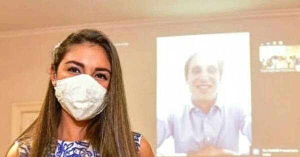 La Nación / Se casaron por Zoom para poder estar juntos