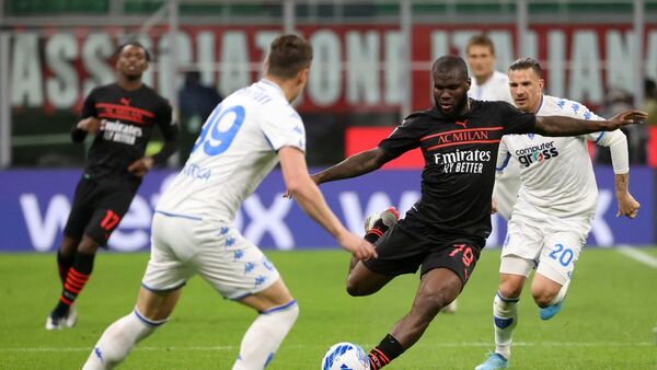 El Milan sufre, vence y mantiene el liderato