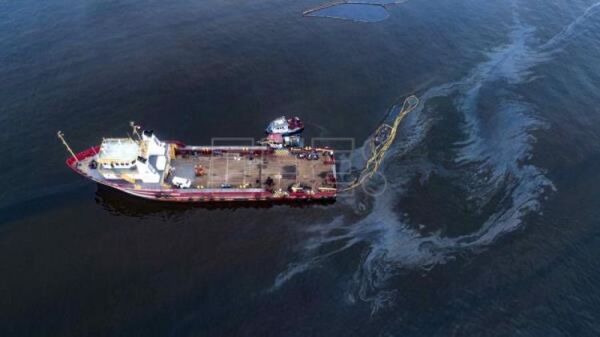 Repsol reporta limpieza de 92 % en el mar y litoral de Perú, tras derrame