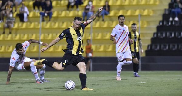 Guaraní 3-General Caballero 1: Cacique goleador - Fútbol - ABC Color