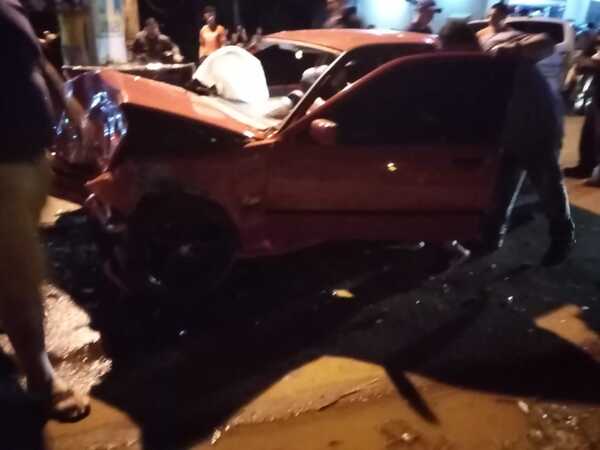 HOMBRE PROVOCÓ BRUTAL CHOQUE Y HUYÓ DEL LUGAR DEJANDO A LOS HERIDOS ABANDONADOS - Itapúa Noticias