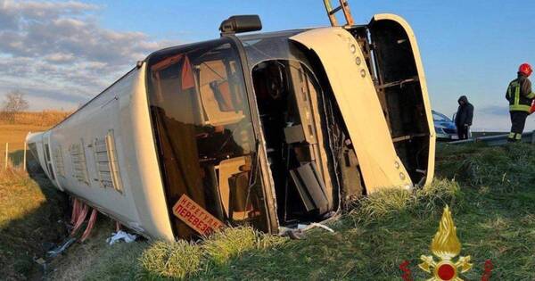 La Nación / Un muerto es el saldo de un accidente de autobús que trasladaba a ucranianos en Italia