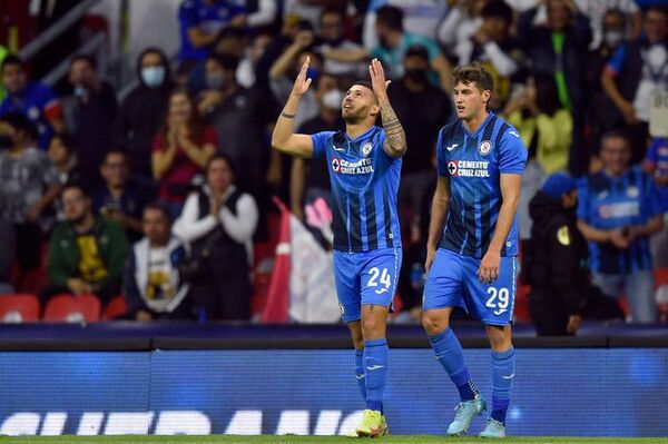 Con tijera del paraguayo Escobar, Cruz Azul vence a Pumas en el fútbol mexicano - Fútbol - ABC Color