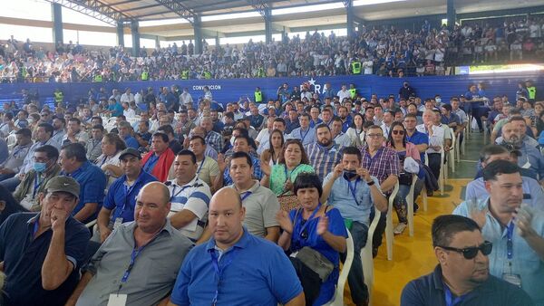 PLRA inicia convención para definir su futuro con abucheo a Llano