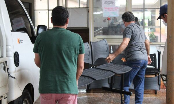 Entregan insumos y mobiliarios a hospital de Hernandarias