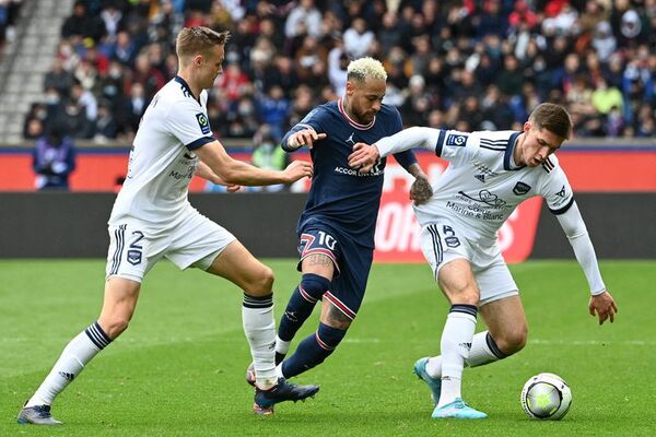 Entre silbidos a Neymar y Messi tras derrota en Madrid, el PSG gana al Burdeos - Fútbol - ABC Color