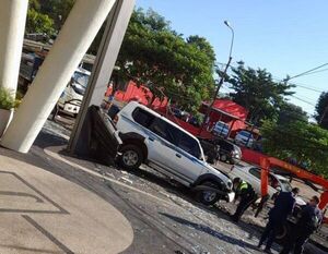Ebrio al volante ocasiona aparatoso accidente en zona de la terminal de Asunción