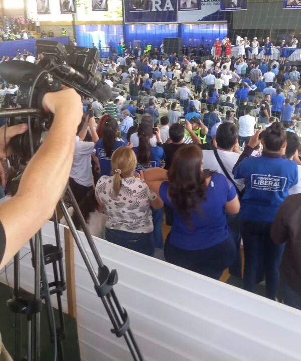 Blas Llano tomó la palabra en medio de los abucheos - El Independiente