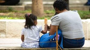 Papá debe casi G. 200 millones por prestación alimentaria | Noticias Paraguay