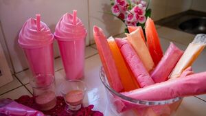 Mujeres emprendedoras fabrican helados artesanales para eventos