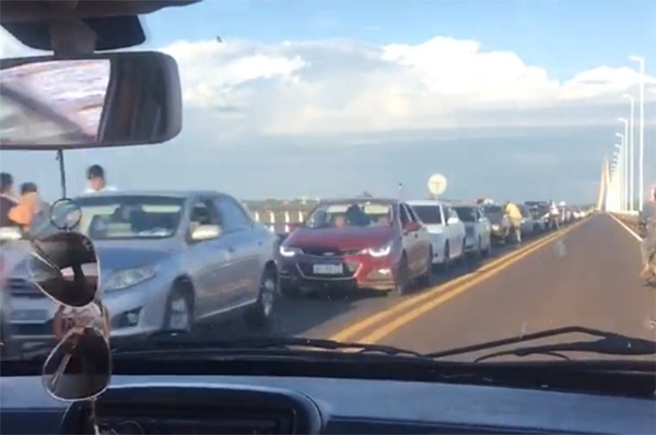 ENCARNACIÓN NECESITA PROYECTAR SOLUCIÓN AL CAOS DE LA FILA EN EL PUENTE - Itapúa Noticias