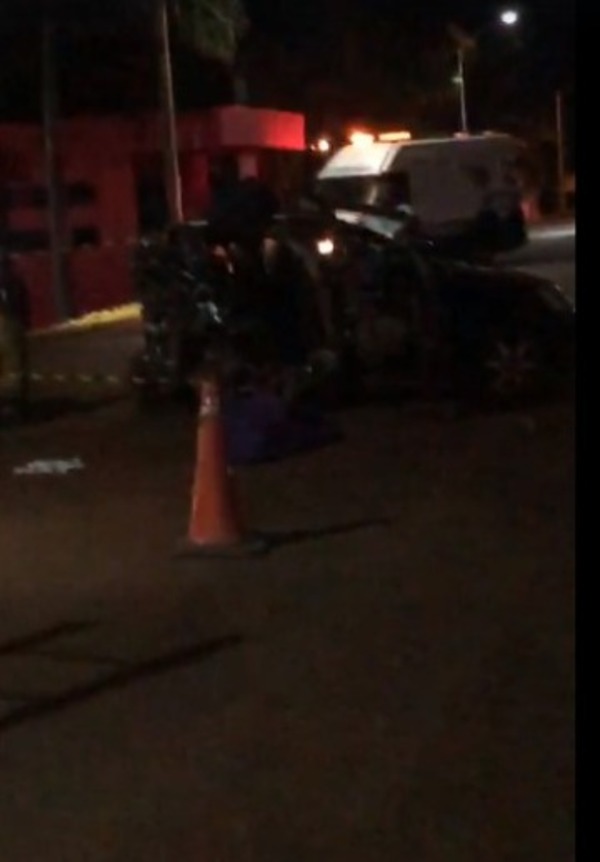 Mujer muere en violento choque