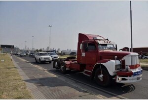 Camioneros anuncian paro desde mañana para que baje el precio de los combustibles - Noticiero Paraguay
