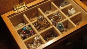 Crónica / Malevos entraron a una joyería y llevaron joyas por valor de G. 200 palos