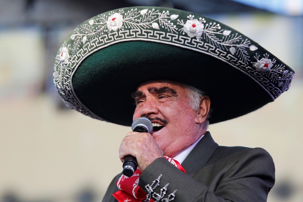 Televisa estrenará serie de Vicente Fernández, pese a demanda de la familia - MarketData