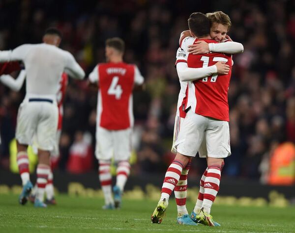 El Arsenal insiste en la ‘Champions’ - Fútbol Internacional - ABC Color