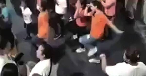 La Nación / Curuguaty: seguidores del pastor Insfrán celebran cultos frente a iglesia Avivamiento