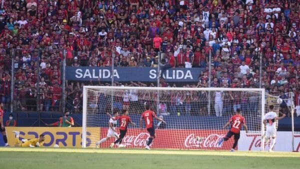Olimpia se queda con el clásico y el invicto de Cerro Porteño