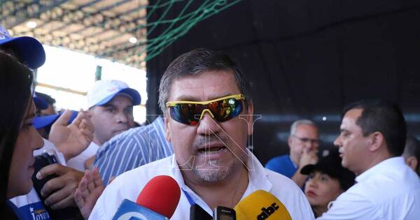 La Nación / Si Alegre “no renuncia para alcanzar objetivos superiores es un obstáculo”, dice Llano