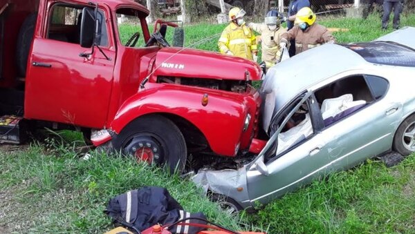 Un muerto tras brutal choque en Ypané - Noticiero Paraguay