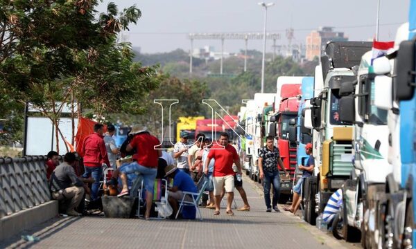 ¡Cháke! Camioneros van a paro a partir de la medianoche