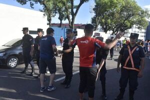 Más de 50 aprehendidos en operativo superclásico - Nacionales - ABC Color