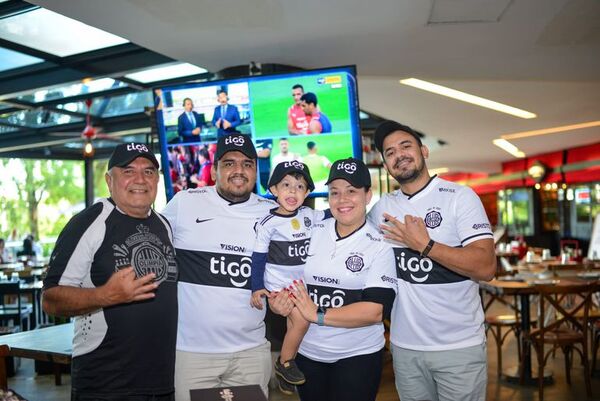 Hinchas olimpistas y azulgranas con “clásico” premio de Tigo - Fútbol - ABC Color