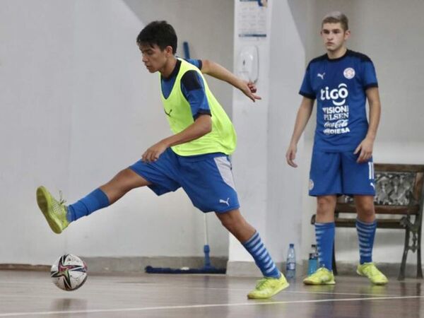 Juveniles siguen entrenando para el Sudamericano de futsal FIFA - Polideportivo - ABC Color