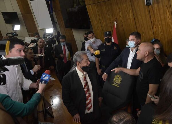 Repudio en redes por cupo de combustible de G. 3.500.000 al mes de diputados - Nacionales - ABC Color