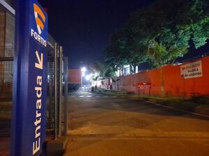 Asaltan tienda de supermercado mayorista y toman de rehenes a funcionarios - Nacionales - ABC Color