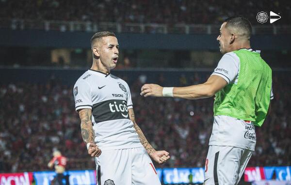 El Decano se adueñó del superclásico y le ganó al Ciclón en su casa por 2-0