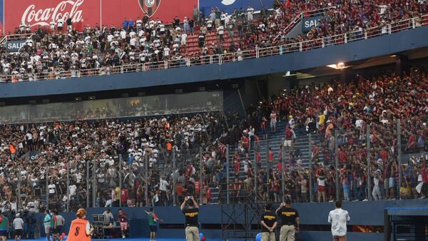 Canes antidrogas impiden ingreso de olimpista en La Nueva Olla