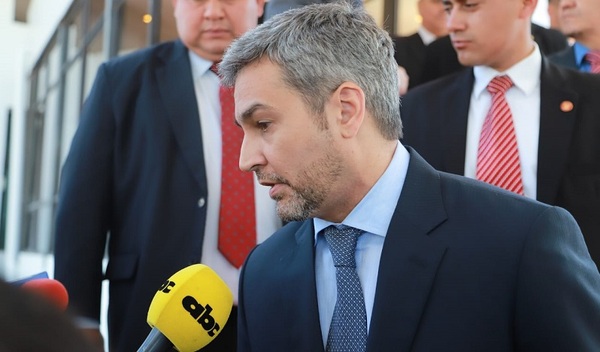 Presidente analiza la situación de los precios de combustible con miembros de su gabinete