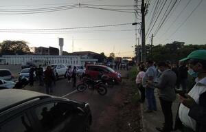 Contra la suba del combustible: conductores se manifiestan frente a Petropar