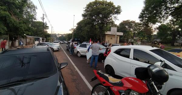 Villa Elisa: conductores se manifiestan frente a Petropar contra la suba del combustible